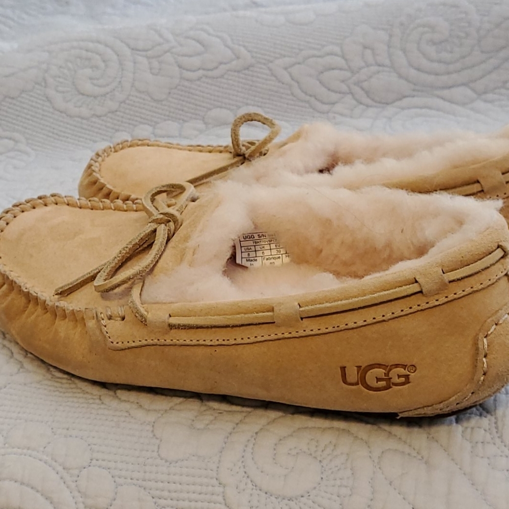 UGG Dakota Sz 8 Worn Once